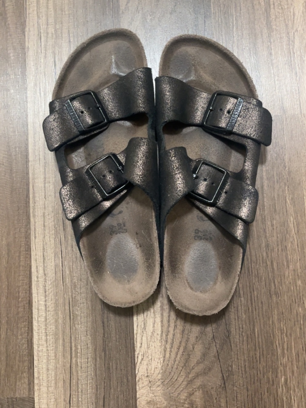 Birkenstock Women’s 39/8.5 Black/Shimmery Gold Sandals
